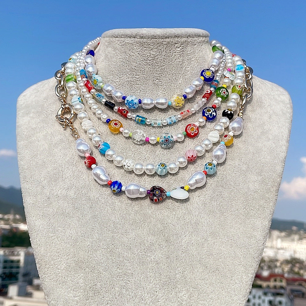 Venta al por mayor collar de clavícula de perlas de vidrio de pétalos de margaritas pequeños coloridos